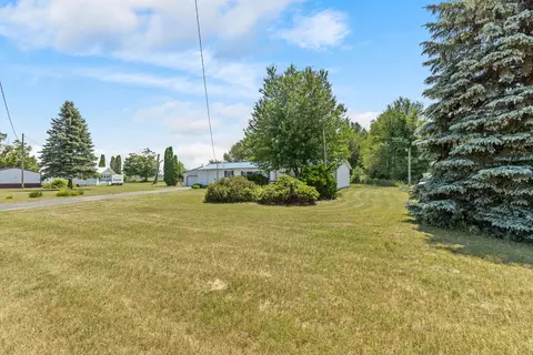 Exterior - 3839 Belding Rd, Belding, MI 48809 photo 3 of 8