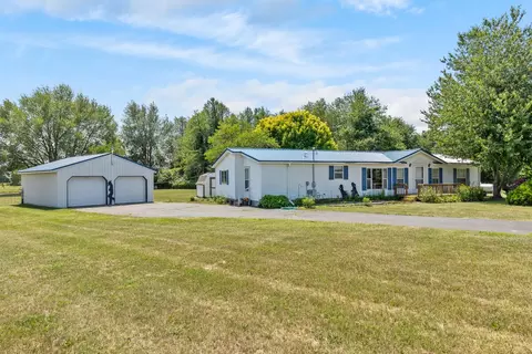 Exterior - 3839 Belding Rd, Belding, MI 48809 photo 2 of 8