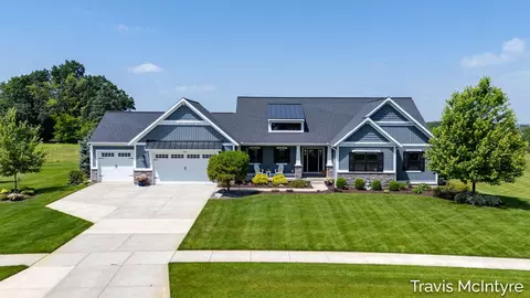 9063 Sterling Hills Dr NE, Rockford, MI 49341