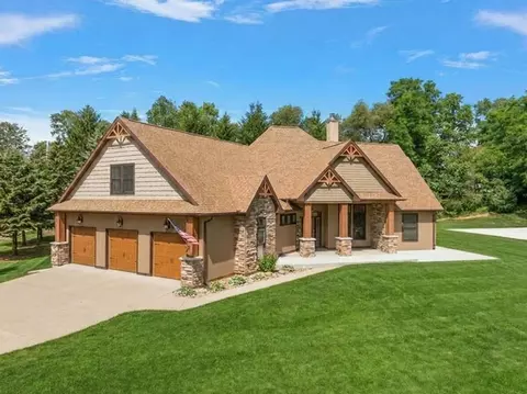 44 E Acacia Blvd, Battle Creek, MI 49015