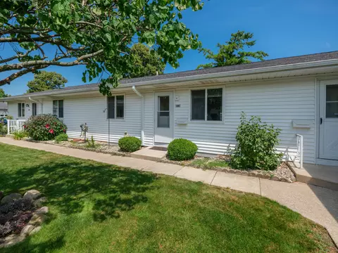 5005 Green Meadow Rd, Kalamazoo, MI 49009
