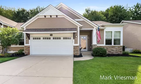 17011 Pickett Ln, Nunica, MI 49448