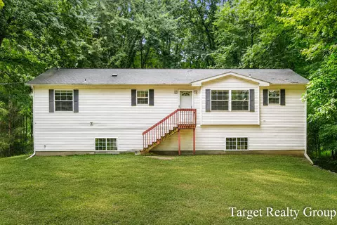 2568 Hoover St, Casnovia, MI 49318