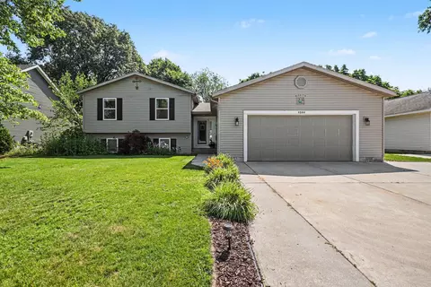 4844 Emerald St, Norton Shores, MI 49441