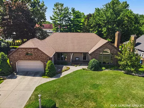 400 W 35th St, Holland, MI 49423