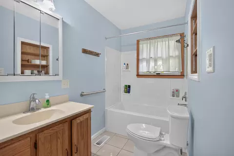 Bath - 3439 Acacia Blvd, Jackson, MI 49203 photo 1 of 1