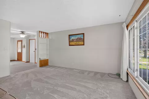 Living - 3439 Acacia Blvd, Jackson, MI 49203 photo 2 of 3