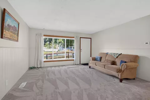 Living - 3439 Acacia Blvd, Jackson, MI 49203 photo 1 of 3