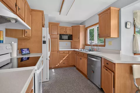 Kitchen - 3439 Acacia Blvd, Jackson, MI 49203 photo 2 of 3