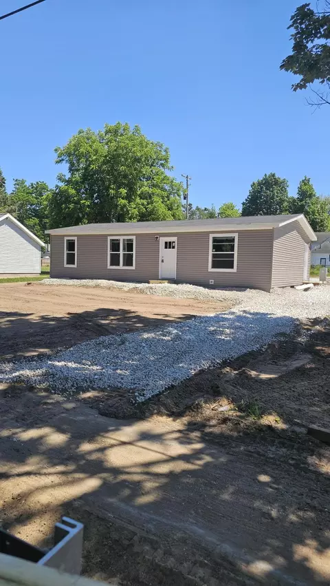 7932 Meade St, Montague, MI 49437