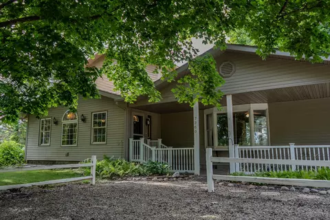7260 W Kinsel Hwy, Vermontville, MI 49096
