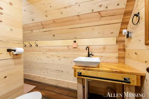 Bath - 769 S Pine Ave, White Cloud, MI 49349 photo 3 of 4