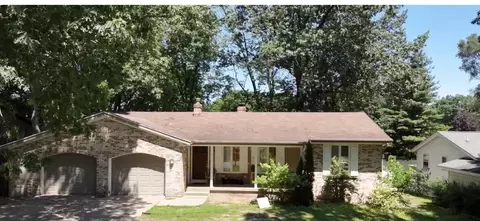 1521 Woodhill Ct SW, Wyoming, MI 49509
