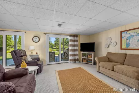 Living - 5683 E 92nd St, Newaygo, MI 49337 photo 4 of 6