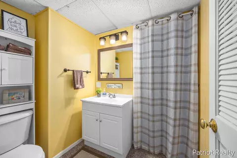 Bath - 5683 E 92nd St, Newaygo, MI 49337 photo 4 of 4
