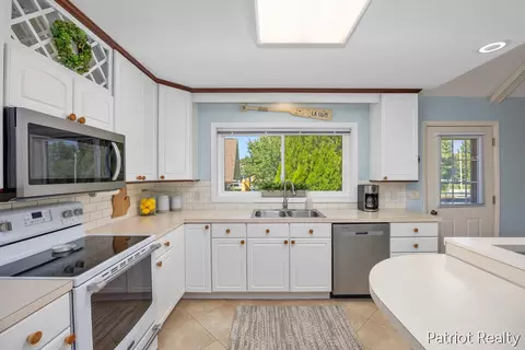 Kitchen - 5683 E 92nd St, Newaygo, MI 49337 photo 2 of 4