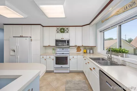 Kitchen - 5683 E 92nd St, Newaygo, MI 49337 photo 4 of 4