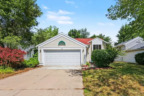 715 Springwood Dr SE, Kentwood, MI 49548