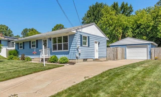 1001 Coventry Dr NW, Grand Rapids, MI 49544