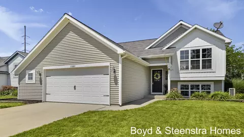 11901 Hickoryrow Dr, Holland, MI 49424