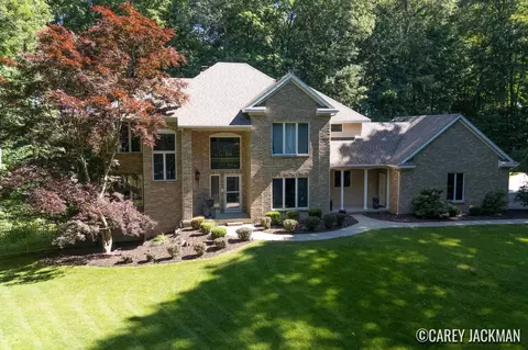 2111 Woodley Creek Ct NW, Comstock Park, MI 49321