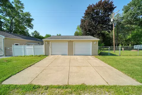 Exterior - 5445 Sharon Dr, Jackson, MI 49203 photo 8 of 21