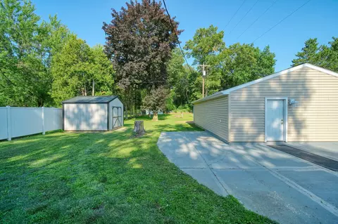 Exterior - 5445 Sharon Dr, Jackson, MI 49203 photo 19 of 21