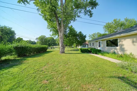 Exterior - 5445 Sharon Dr, Jackson, MI 49203 photo 5 of 21