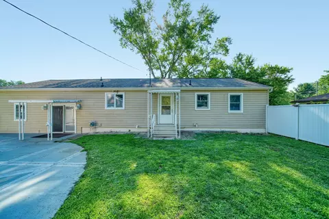 Exterior - 5445 Sharon Dr, Jackson, MI 49203 photo 16 of 21