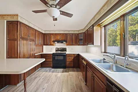 Kitchen - 5445 Sharon Dr, Jackson, MI 49203 photo 2 of 3