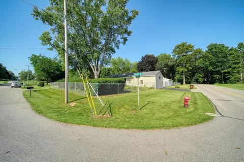 Exterior - 5445 Sharon Dr, Jackson, MI 49203 photo 3 of 21