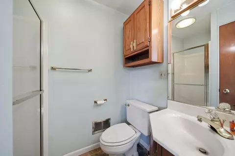 Bath - 5445 Sharon Dr, Jackson, MI 49203 photo 1 of 2