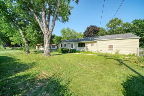 Exterior - 5445 Sharon Dr, Jackson, MI 49203 photo 4 of 21