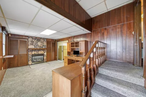 Living - 5445 Sharon Dr, Jackson, MI 49203 photo 3 of 4