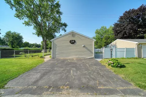 Exterior - 5445 Sharon Dr, Jackson, MI 49203 photo 6 of 21
