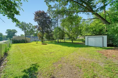 Exterior - 5445 Sharon Dr, Jackson, MI 49203 photo 13 of 21