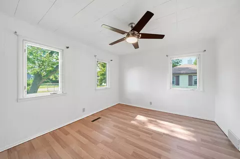 Bedroom - 5445 Sharon Dr, Jackson, MI 49203 photo 3 of 6