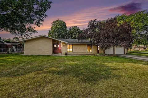 2436 Fountain Ln, Stevensville, MI 49127