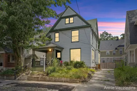 262 Hollister Ave SE, Grand Rapids, MI 49506