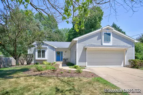 2620 Riverside Dr NE, Grand Rapids, MI 49505