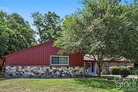 3052 Bonita Dr SE, Grand Rapids, MI 49508
