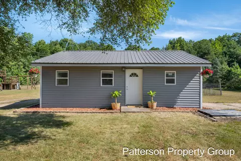 11322 Hall Rd, Ravenna, MI 49451