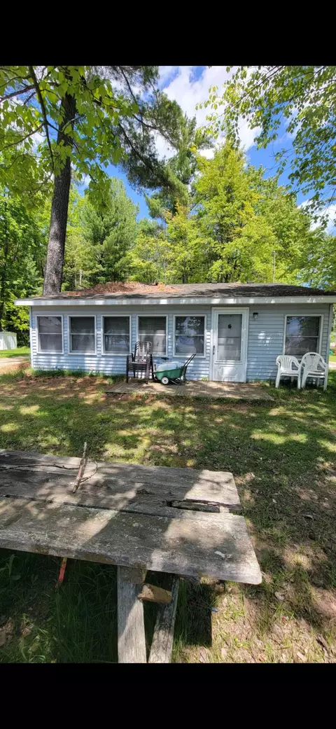 6343 E Houghton Lake Dr #B, Houghton Lake, MI 48629