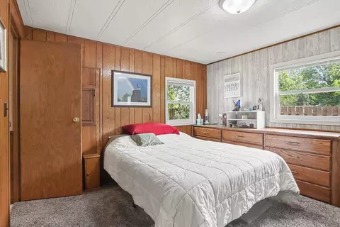 Bedroom - 13492 Riverside Dr, Constantine, MI 49042 photo 2 of 2