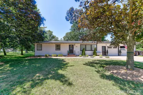 918 136th Ave, Holland, MI 49424