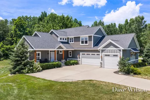 6699 Summer Meadows Dr NE, Rockford, MI 49341