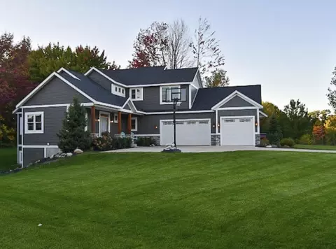 6699 Summer Meadows Dr NE, Rockford, MI 49341