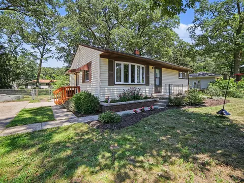 2434 Marcoux Ave, Muskegon, MI 49442