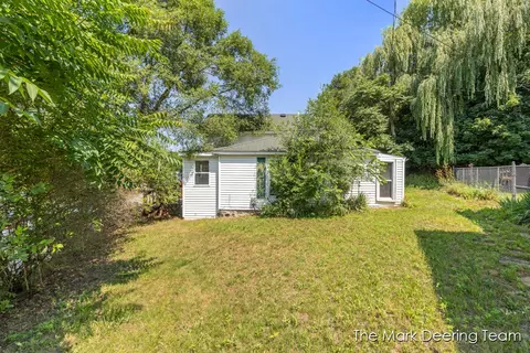 Exterior - 522 Ionia St, Belding, MI 48809 photo 4 of 5