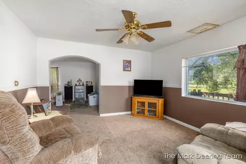 Living - 522 Ionia St, Belding, MI 48809 photo 3 of 4